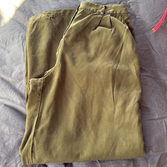 Vetta Capsule Wide Leg Trousers, Shorts & Crop Olive (Limited Edition) - Picture 11 of 14